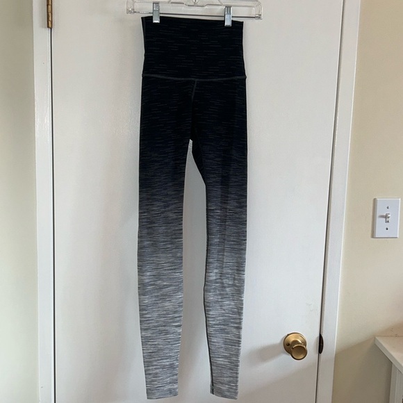 Lululemon VGUC Wunder Under High Rise ombré legging black fading to light grey - Picture 7 of 12